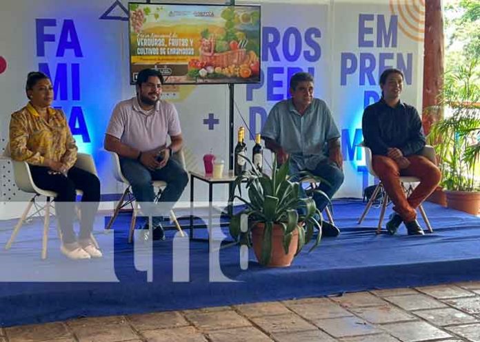 Conferencia de prensa por feria de frutas, verduras y cultivos