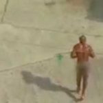 Hombre «en bolas» y con machete en mano desata pánico en Florida (Video) Hombre "en bolas" y con machete en mano desata pánico en Florida (Video)