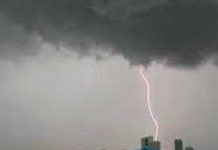 Mujer queda hecha «carbón» tras el impacto de mortífero rayo en Florida Mujer queda hecha "carbón" tras el impacto de un rayo en Florida