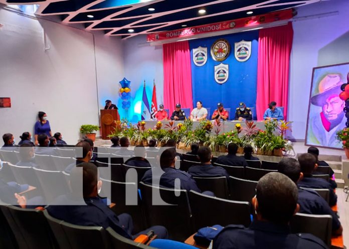 Entregan 45 diplomas a nuevos apagafuegos en Managua
