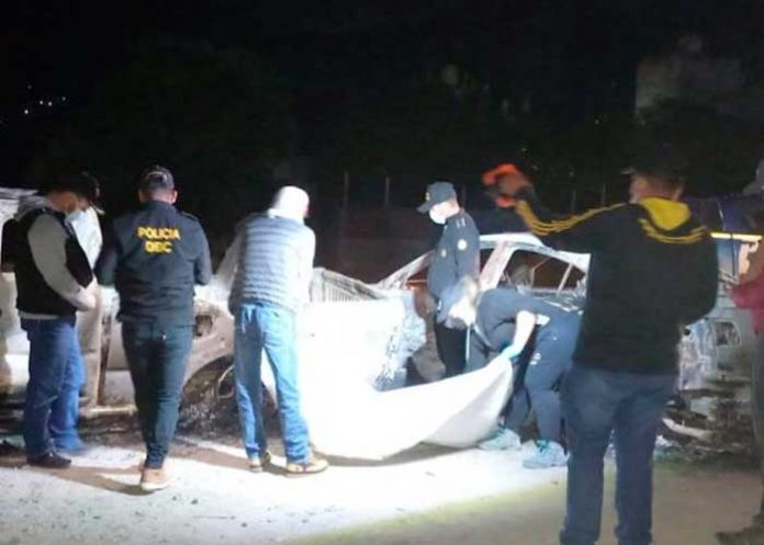 Turba enardecida queman vivos a tres secuestradores en Guatemala