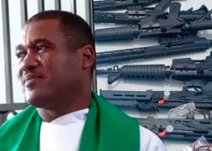 ¡Tras las rejas! Sacerdote en Haití por tráfico de armas de alto calibre