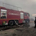 Trabajos de sofoque de incendio en Matanzas, Cuba