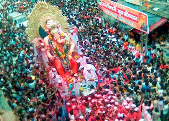 ¿A dónde ira a parar la humanidad? Celebran al dios elefante en la India