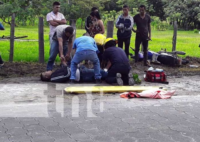 Accidente de tránsito con taxi y moto en Jalapa, Nueva Segovia