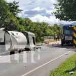 A un «pelo» de pasar a otra vida: Vuelco de camión en Juigalpa Vuelco de camión cisterna en Juigalpa, Chontales