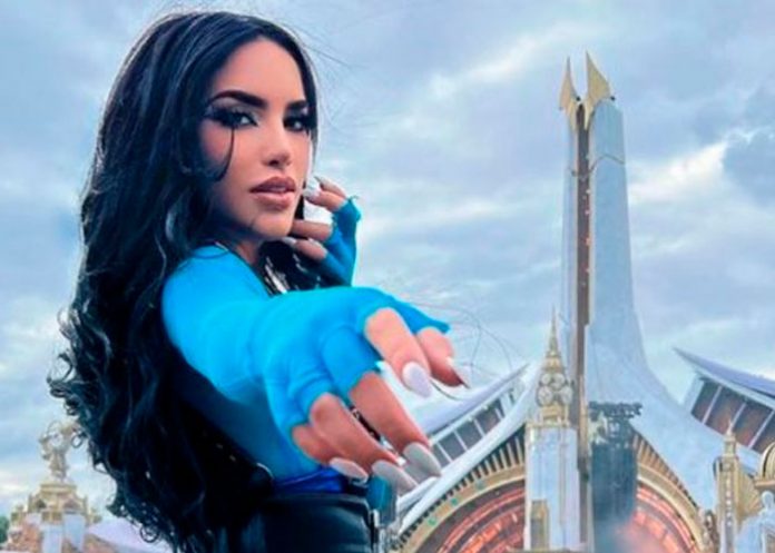 Kimberly Loaiza en el escenario de Tomorrowland