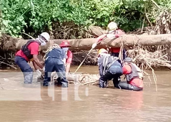 Encuentran cuerpo de hombre que lo arrastró la corriente en Telica, León