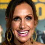 A Lili Estefan se le abre el vestido y terminó mostrando hasta lo que no debía A Lili Estefan se le abre el vestido y terminó mostrando hasta lo que no debía