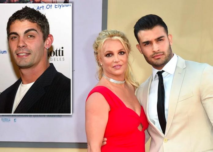 loco2 Britney tomó medidas y consiguió orden de restricción