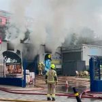 Evacuan varios edificios en Londres tras incendio en la estación ferroviaria Evacuan varios edificios en Londres tras incendio en la estación ferroviaria