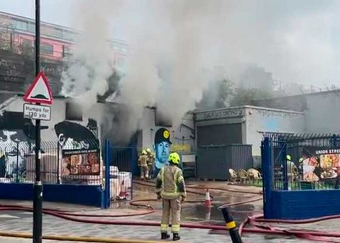 londres2 Evacuan varios edificios en Londres tras incendio en la estación ferroviaria