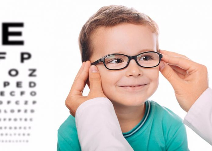 Exceso de cafeína podría frenar la progresión de la miopía en los niños