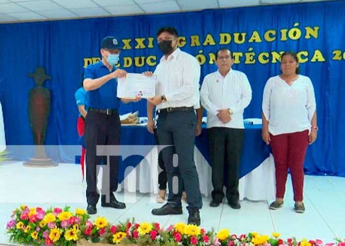 managua1 Graduación en Tecnológico Simón Bolívar en honor a la cruzada de alfabetización