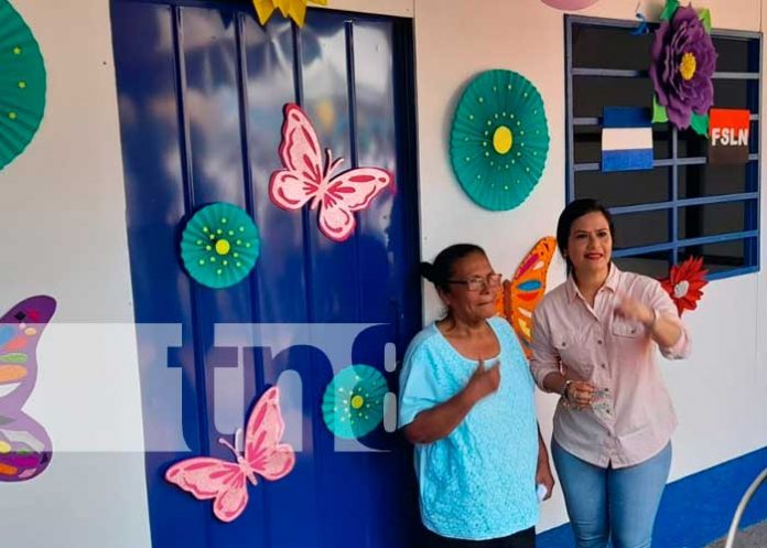 Entrega llaves de vivienda digna a familia del Omar Torrijos, Managua