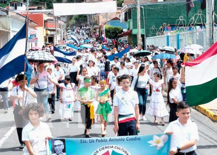 Más de dos mil estudiantes participan en desfile patrio en Matagalpa