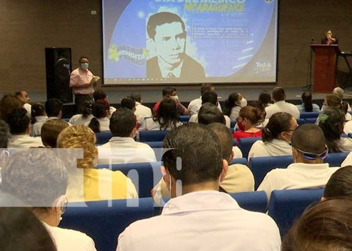 Médicos nicaragüenses celebran su día
