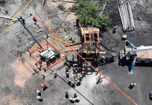 Suspenden búsqueda de mineros en México por riesgo de colapso Suspenden búsqueda de mineros en México por riesgo de colapso