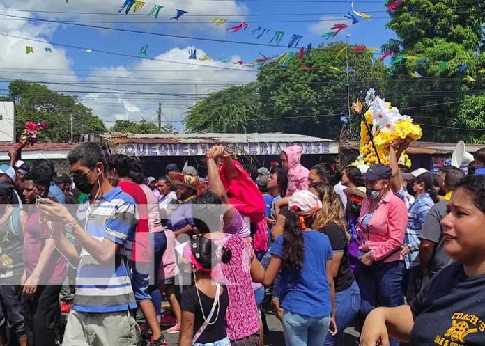 mingo-03 Colores y personajes son parte de la celebración a Santo Domingo