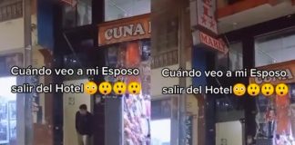 A punto de entrar salió su marido con otra mujer