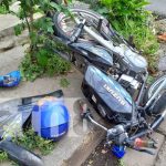 Motociclista ebrio queda grave al chocar con un carro en Managua Accidente de tránsito en zona del antiguo estadio de béisbol en Managua
