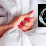 «En alas de cucaracha» Mujer le estalla el pecho teniendo un orgasmo Sus piernas estaban muy presionadas en el orgasmo