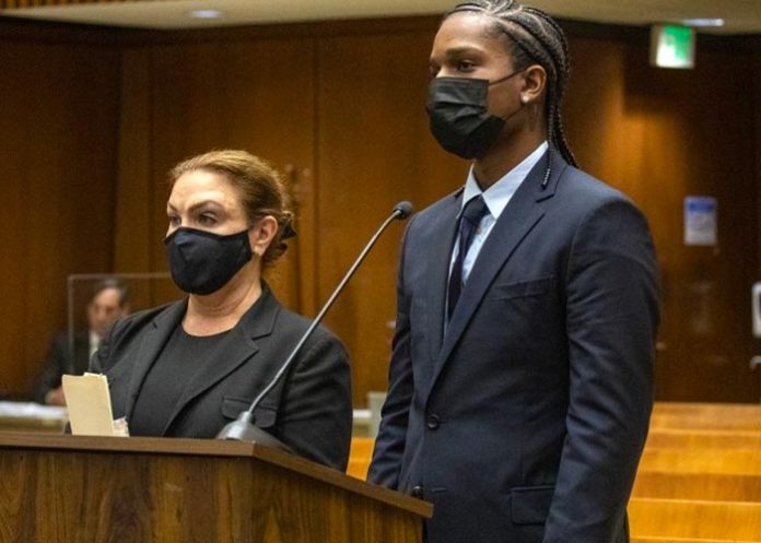 A$AP está acusado de tocar un arma y dispararla 