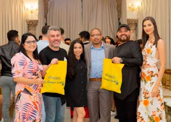 Nicaragua Diseña presente en El Salvador, para ser partícipes de “The Royals”