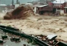Pakistán solicita ayuda tras letales inundaciones que dejan más de mil muertos