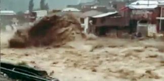 Pakistán solicita ayuda tras letales inundaciones que dejan más de mil muertos