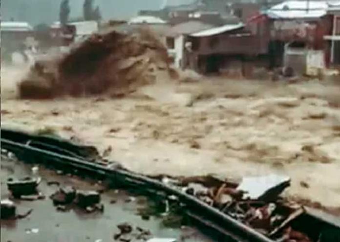 Pakistán solicita ayuda tras letales inundaciones que dejan más de mil muertos