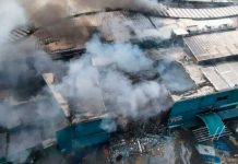 Voraz incendio consume un centro comercial en Uruguay Voraz incendio consume un centro comercial en Uruguay