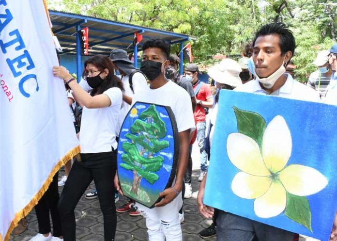 Recorrido de la bandera como homenaje a las fiestas patrias con el INATEC