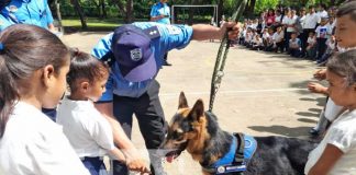 Autoridades policiales visitan colegio en Rivas