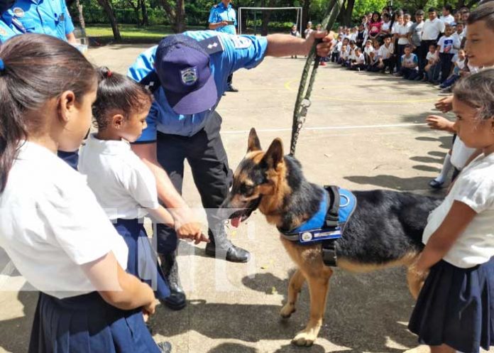 Autoridades policiales visitan colegio en Rivas