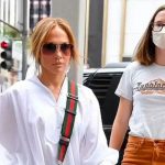 Violet Affleck es vista por las calles de New York junto a su madrastra Violet Affleck captadas por paparazzis junto a Jennifer