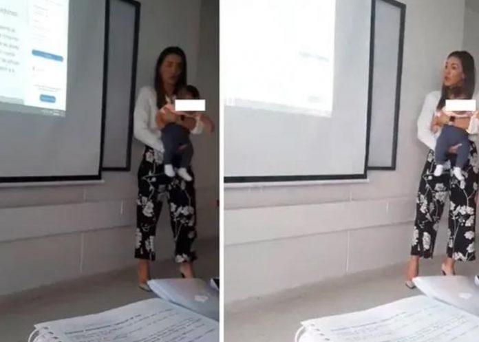 A la bella maestra le dieron un reconocimiento