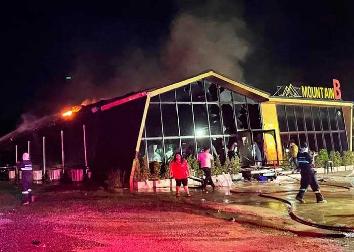 tailandia2 Incendio consume discoteca en Tailandia causa 13 muertos y 41 heridos