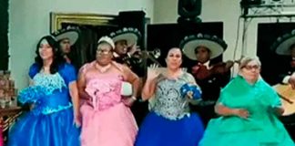Al son de mariachis catorce abuelitas celebran su fiesta de XV años