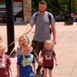 ¡Como perros! Hombre pasea a sus hijos con correa y desata críticas