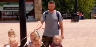 ¡Como perros! Hombre pasea a sus hijos con correa y desata críticas