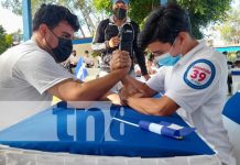 Fomentan el deporte con la tercia en un colegio de Managua