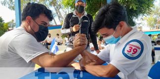 Fomentan el deporte con la tercia en un colegio de Managua