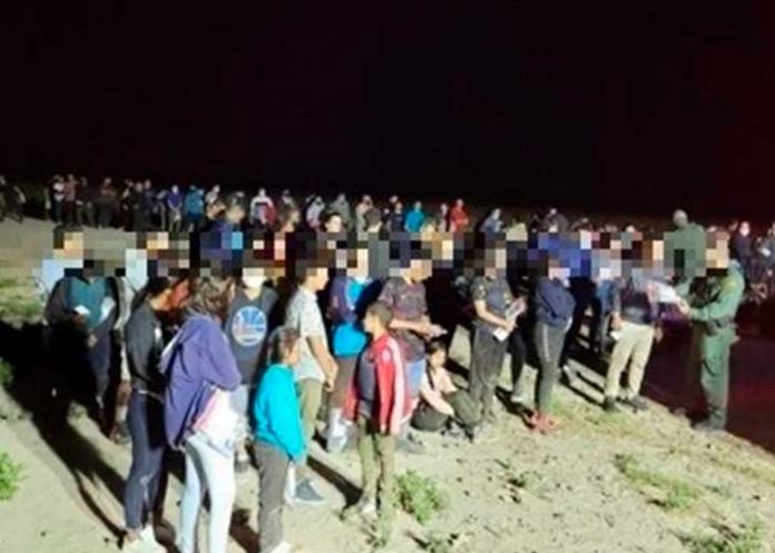 ¡Amargo sueño americano! Para más de 100 migrantes abandonados en Texas