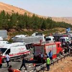 Sangriento choque en una carretera de Turquía deja 16 muertos y 21 heridos Sangriento choque en una carretera de Turquía deja 16 muertos y 21 heridos