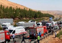 Sangriento choque en una carretera de Turquía deja 16 muertos y 21 heridos Sangriento choque en una carretera de Turquía deja 16 muertos y 21 heridos