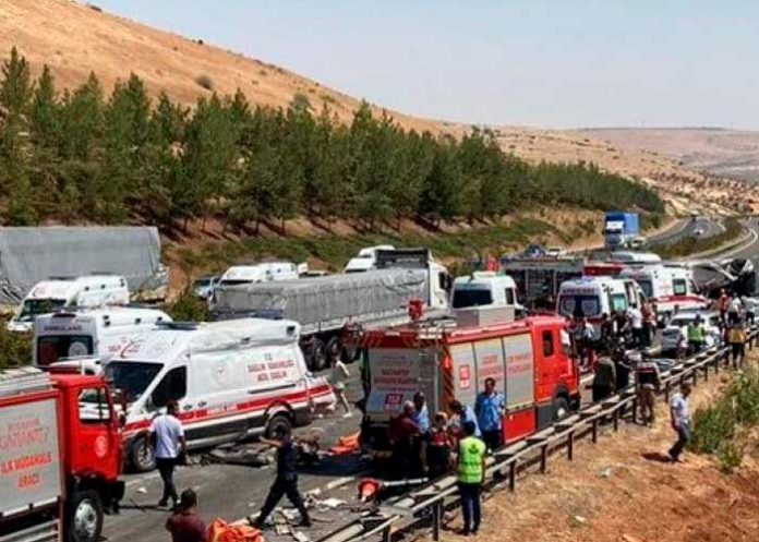 turquia1 Sangriento choque en una carretera de Turquía deja 16 muertos y 21 heridos