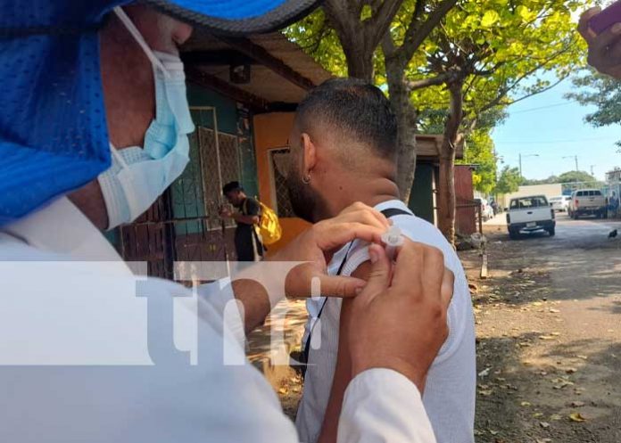 Vacunación casa a casa en barrios de Managua