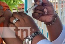 Aplican biológicos contra el COVID-19 en el barrio Juan Emilio Menocal Vacunación casa a casa contra el COVID-19 en Managua