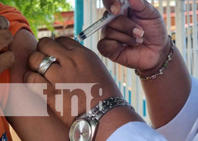 Vacunación casa a casa contra el COVID-19 en Managua